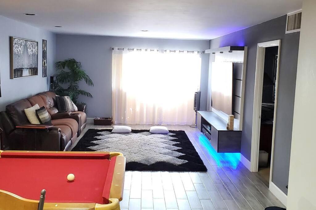 Fully Furnished, Beautiful, Spacious Two Bedroom Condo ラウダーヒル エクステリア 写真
