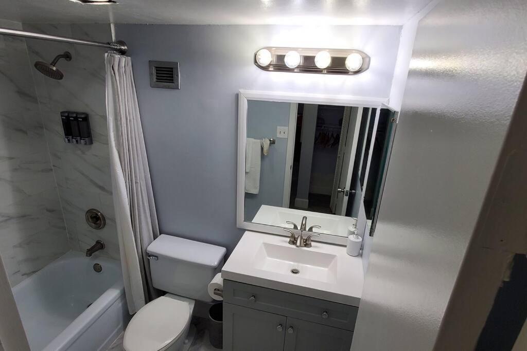 Fully Furnished, Beautiful, Spacious Two Bedroom Condo ラウダーヒル エクステリア 写真