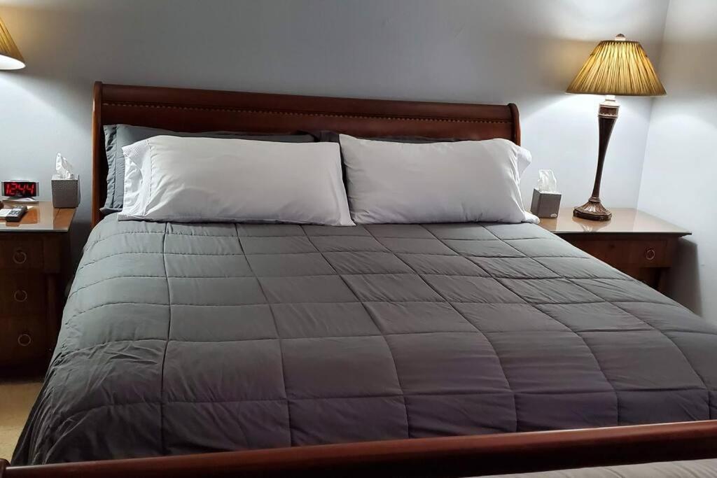Fully Furnished, Beautiful, Spacious Two Bedroom Condo ラウダーヒル エクステリア 写真