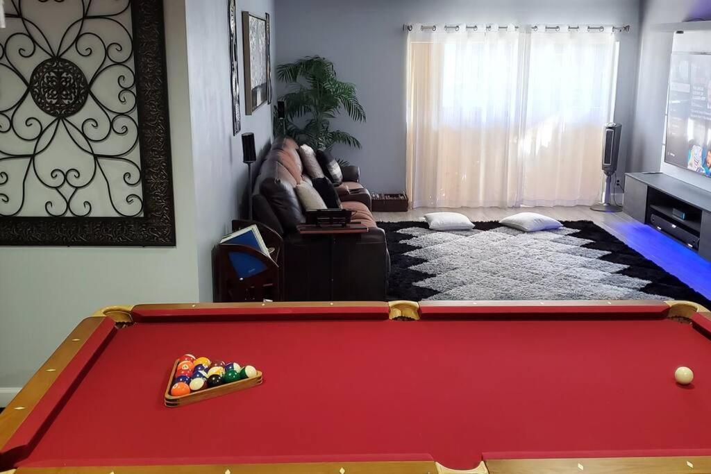 Fully Furnished, Beautiful, Spacious Two Bedroom Condo ラウダーヒル エクステリア 写真