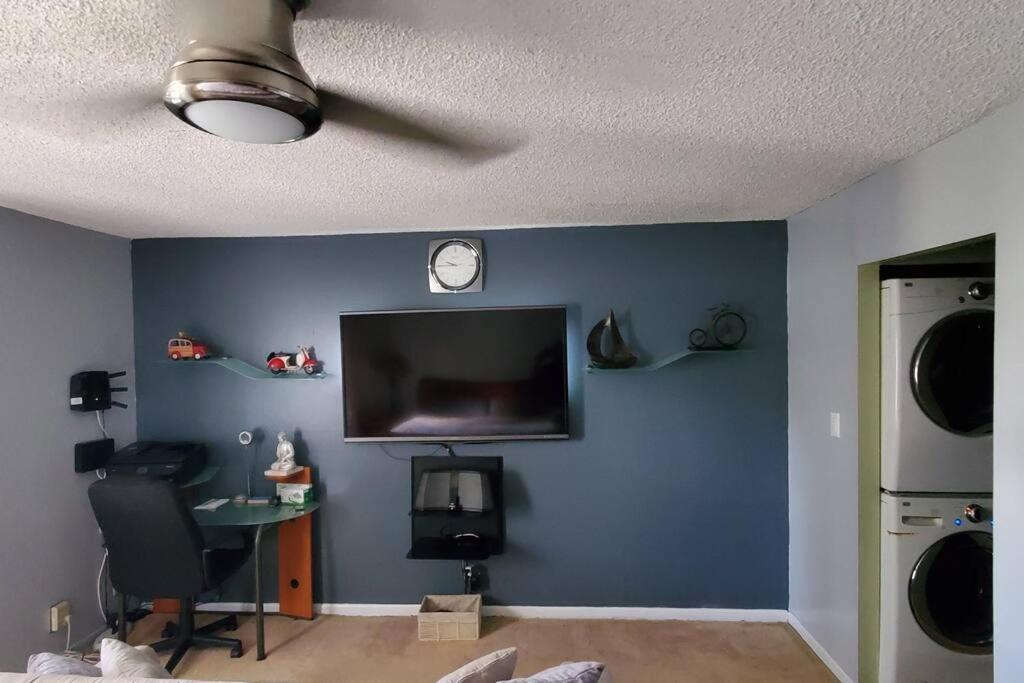 Fully Furnished, Beautiful, Spacious Two Bedroom Condo ラウダーヒル エクステリア 写真