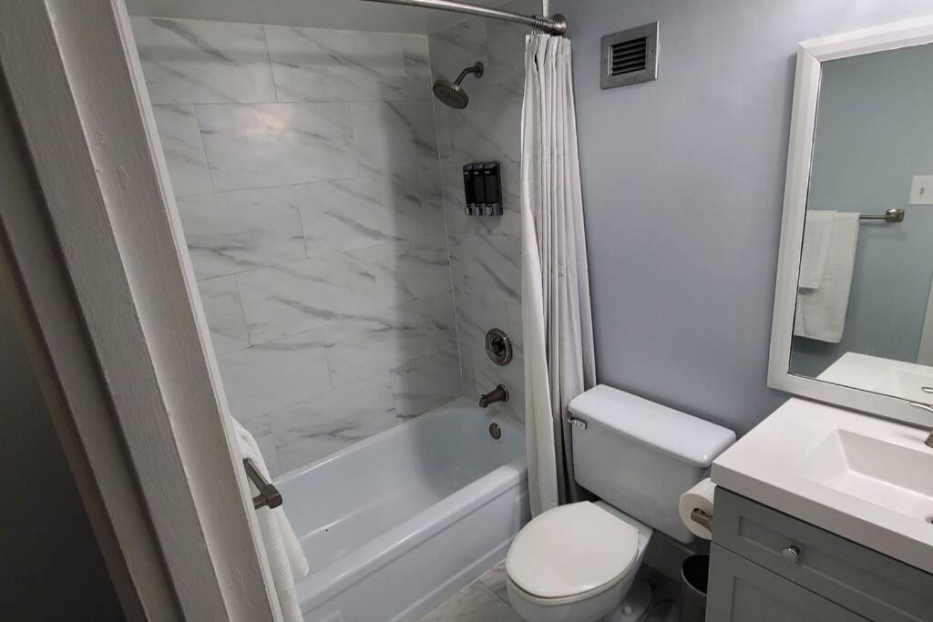 Fully Furnished, Beautiful, Spacious Two Bedroom Condo ラウダーヒル エクステリア 写真