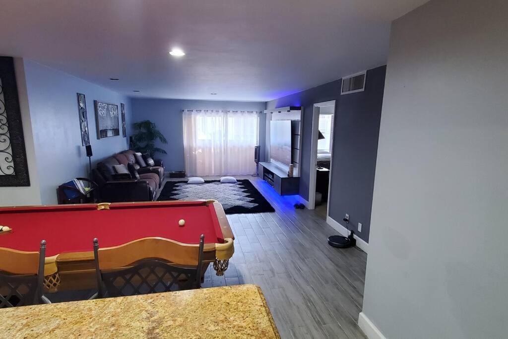 Fully Furnished, Beautiful, Spacious Two Bedroom Condo ラウダーヒル エクステリア 写真