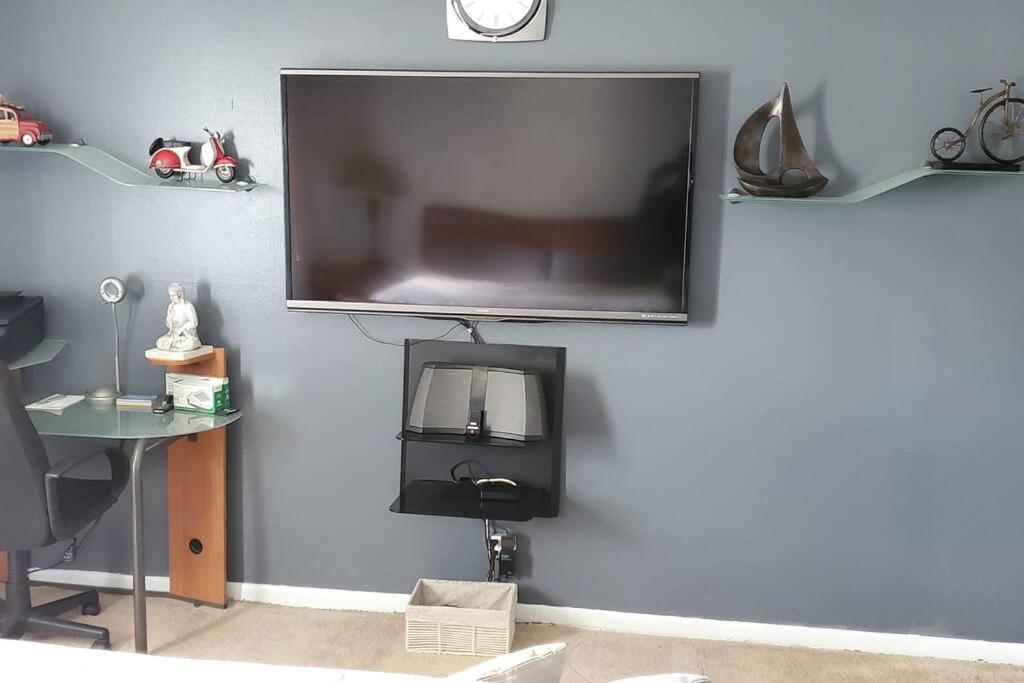 Fully Furnished, Beautiful, Spacious Two Bedroom Condo ラウダーヒル エクステリア 写真
