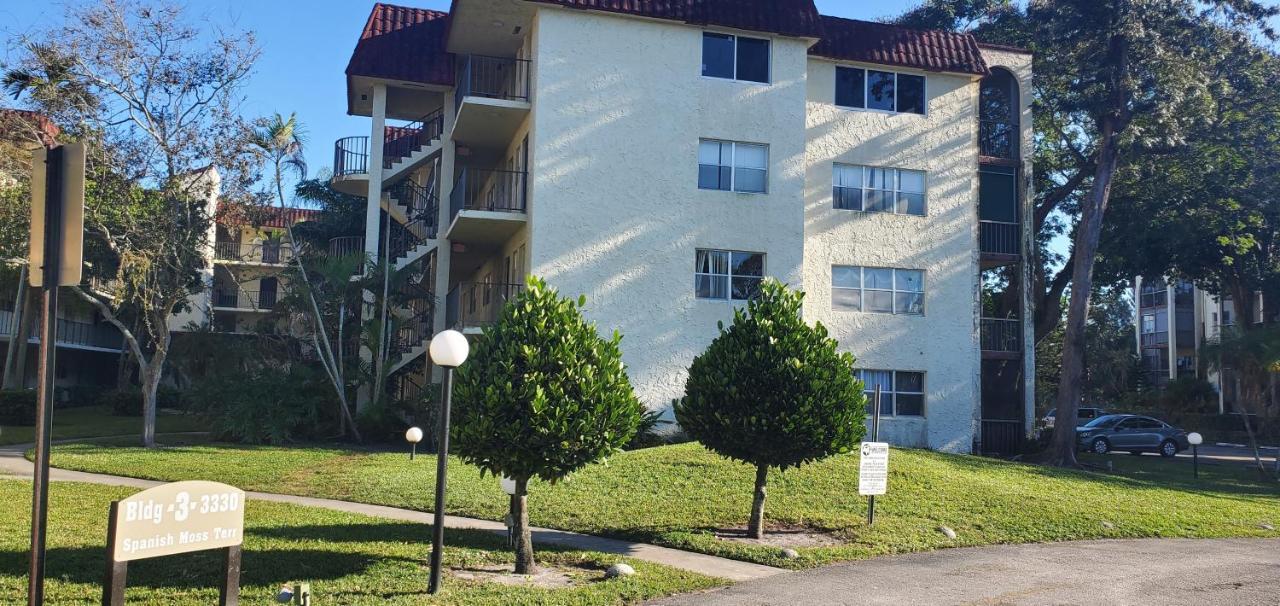 Fully Furnished, Beautiful, Spacious Two Bedroom Condo ラウダーヒル エクステリア 写真
